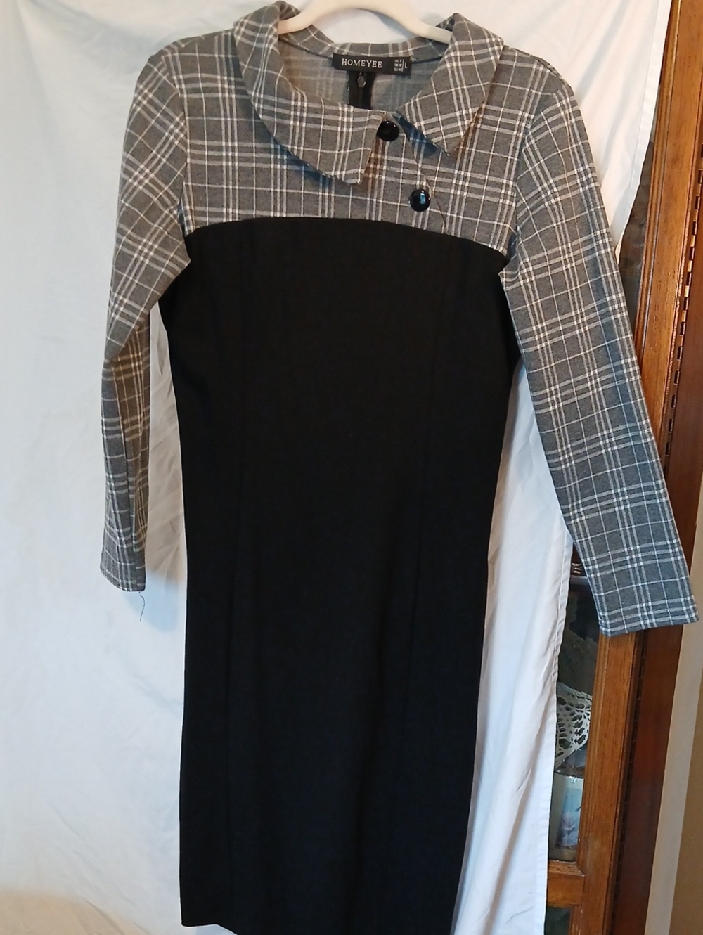 Homeyee Classic Black Sheath Dress with Plaid Bodice and Collar